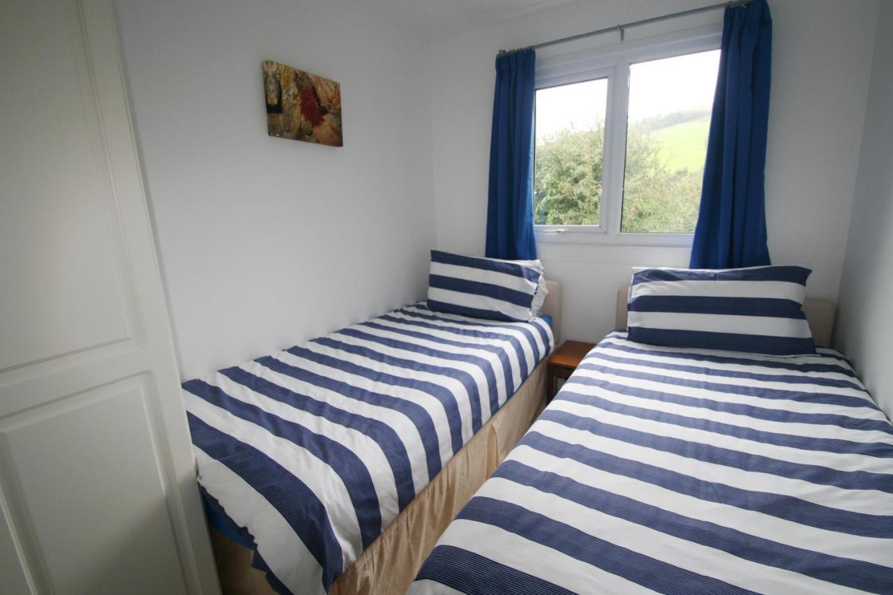 Freshwater Bay Holiday Cottages Pembroke Exterior photo