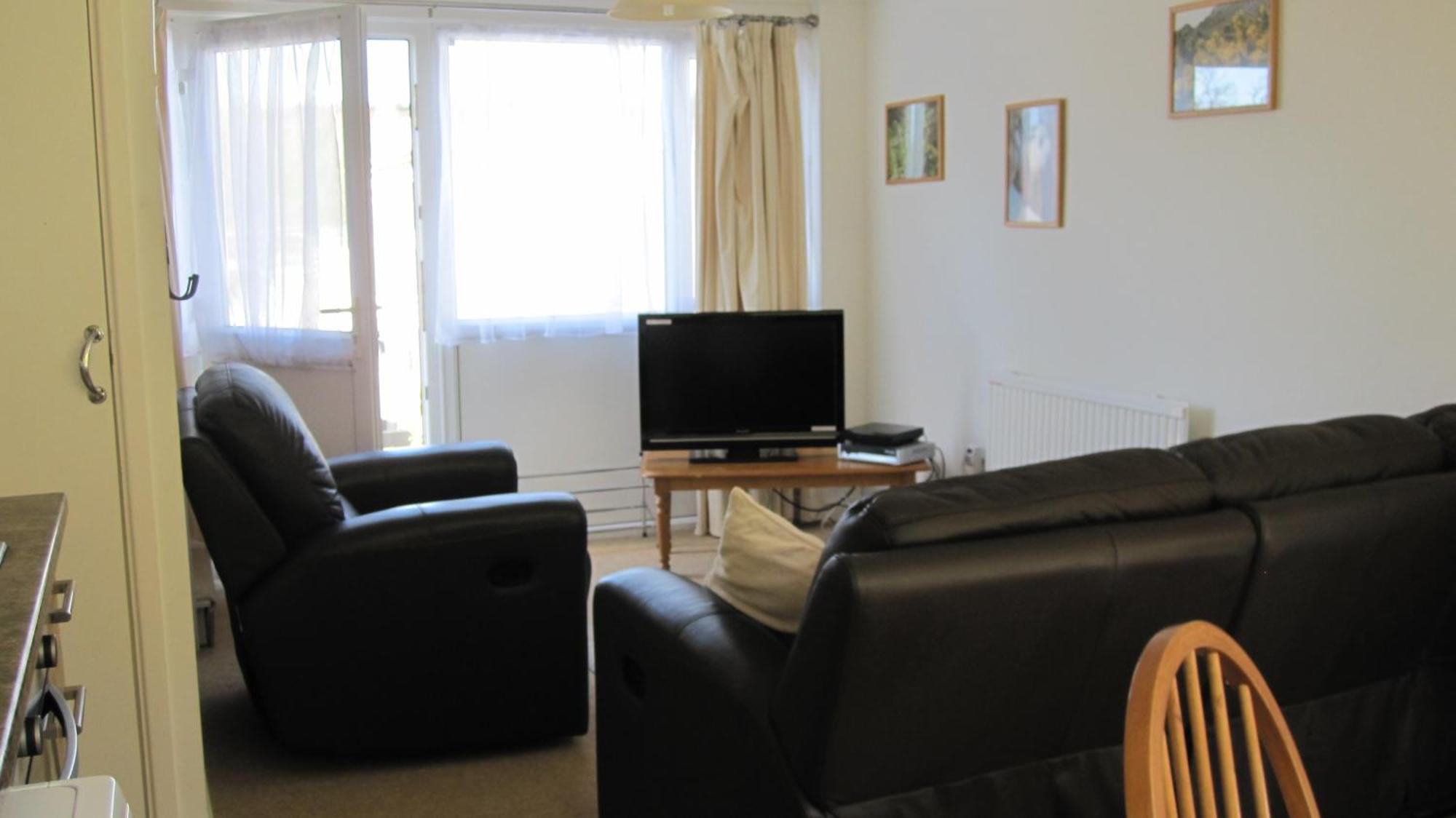 Freshwater Bay Holiday Cottages Pembroke Room photo