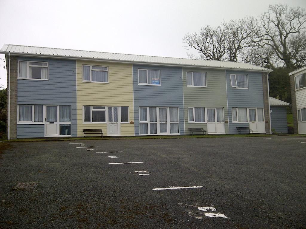 Freshwater Bay Holiday Cottages Pembroke Room photo